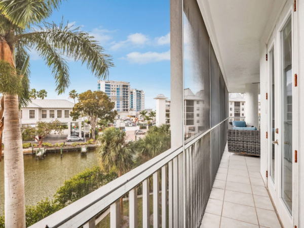 Spacious 3-Bedroom Condo in Naples - Renovated Resort-Style Amenities